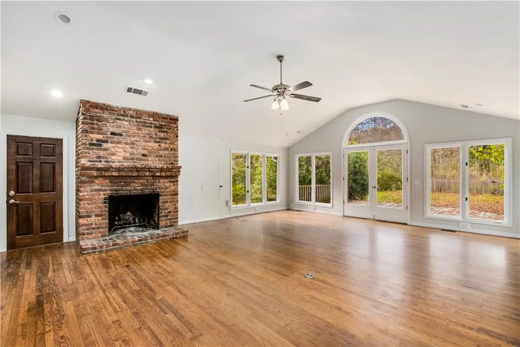 635 Londonberry Road Nw, Sandy Springs, Georgia 30327, 4 Bedrooms Bedrooms, ,3 BathroomsBathrooms,Residential,Sold,635 Londonberry Road Nw,7183628