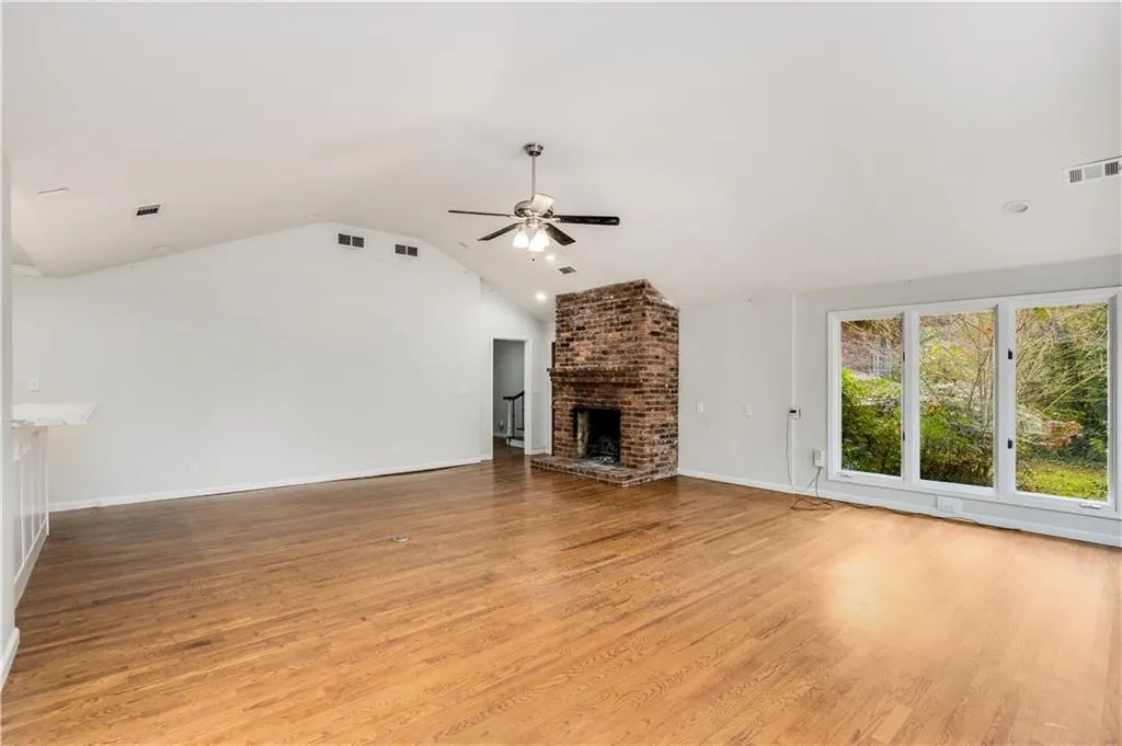 635 Londonberry Road Nw, Sandy Springs, Georgia 30327, 4 Bedrooms Bedrooms, ,3 BathroomsBathrooms,Residential,Sold,635 Londonberry Road Nw,7183628