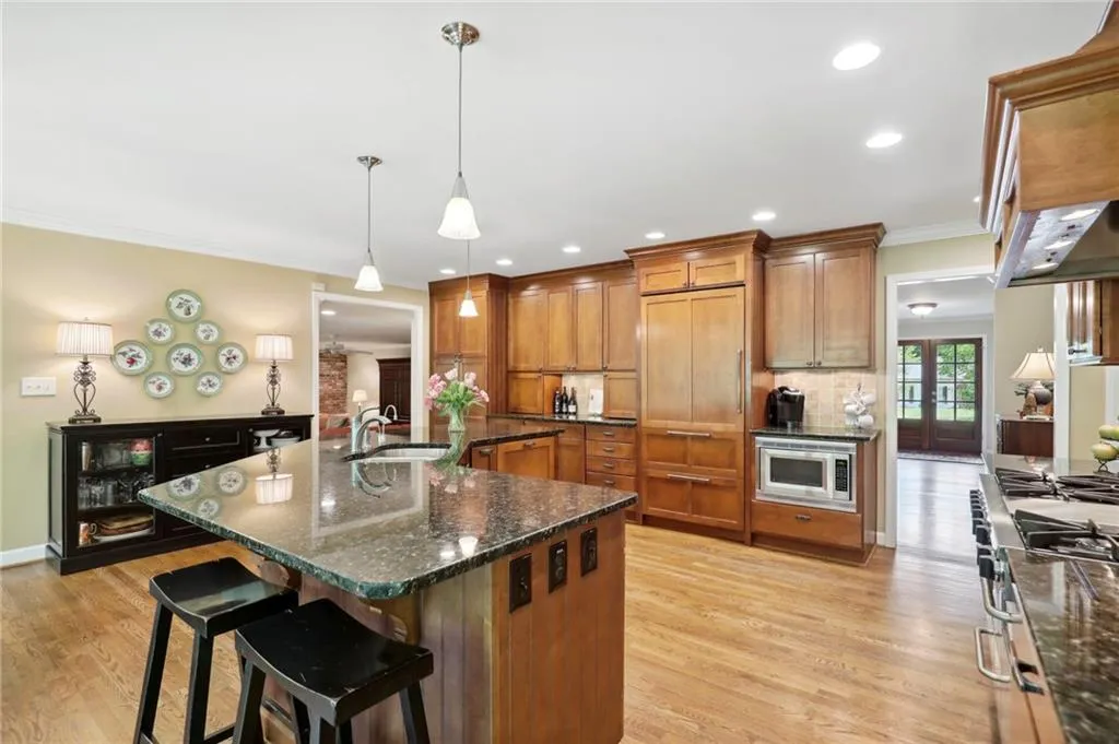 6160 Rivercliffe Drive, Sandy Springs, Georgia 30328, 6 Bedrooms Bedrooms, ,4 BathroomsBathrooms,Residential,Sold,6160 Rivercliffe Drive,7049446