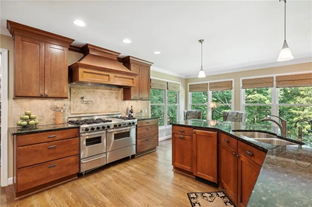 6160 Rivercliffe Drive, Sandy Springs, Georgia 30328, 6 Bedrooms Bedrooms, ,4 BathroomsBathrooms,Residential,Sold,6160 Rivercliffe Drive,7049446