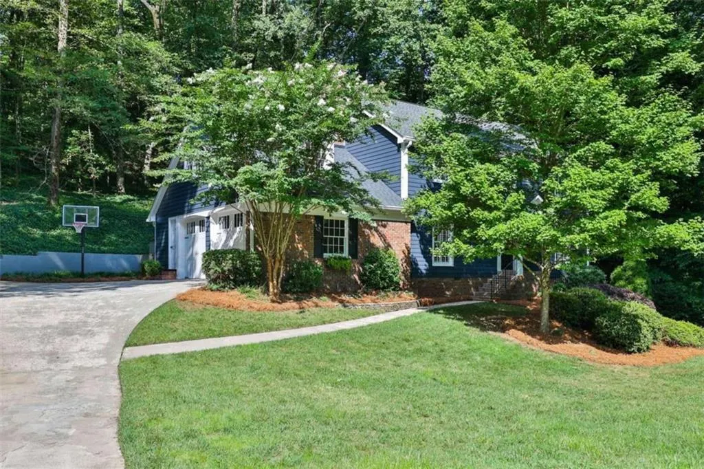 325 Hunters Glen Court Ne, Sandy Springs, Georgia 30328, 4 Bedrooms Bedrooms, ,3 BathroomsBathrooms,Residential,Sold,325 Hunters Glen Court Ne,6916098