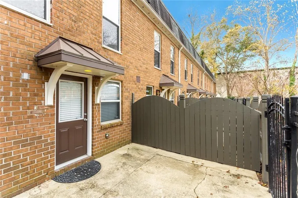 125 N River Drive Unit B, Sandy Springs, Georgia 30350, 2 Bedrooms Bedrooms, ,2 BathroomsBathrooms,Residential,Sold,125 N River Drive Unit B,6836964