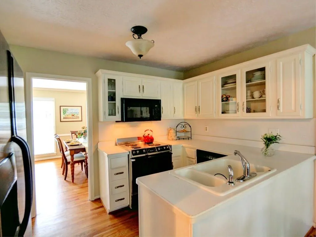 575 Wyncourtney Drive, Sandy Springs, Georgia 30328, 4 Bedrooms Bedrooms, ,2 BathroomsBathrooms,Residential,Sold,575 Wyncourtney Drive,5732575