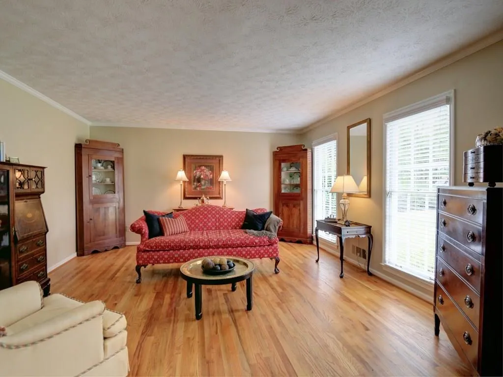 575 Wyncourtney Drive, Sandy Springs, Georgia 30328, 4 Bedrooms Bedrooms, ,2 BathroomsBathrooms,Residential,Sold,575 Wyncourtney Drive,5732575
