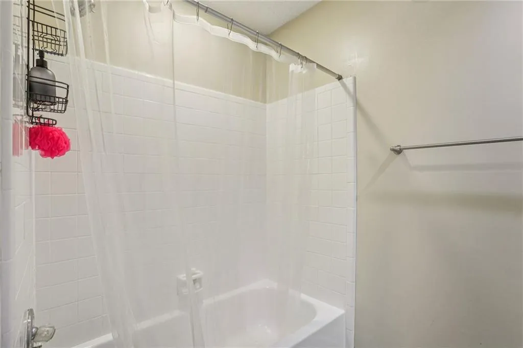 Sandy Springs, Georgia 30327, 2 Bedrooms Bedrooms, 0 ,2 BathroomsBathrooms,Residential,For Sale,7819411
