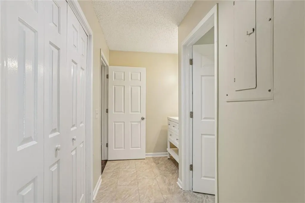 Sandy Springs, Georgia 30327, 2 Bedrooms Bedrooms, 0 ,2 BathroomsBathrooms,Residential,For Sale,7819411