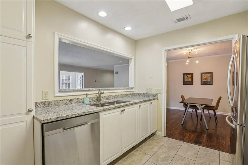 Sandy Springs, Georgia 30327, 2 Bedrooms Bedrooms, 0 ,2 BathroomsBathrooms,Residential,For Sale,7819411