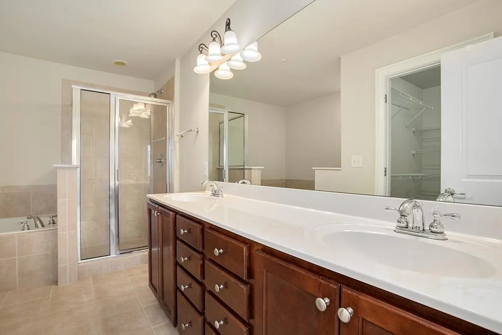 879 Perennial Drive Unit 112, Sandy Springs, Georgia 30328, 2 Bedrooms Bedrooms, ,2 BathroomsBathrooms,Residential,Sold,879 Perennial Drive Unit 112,6045405