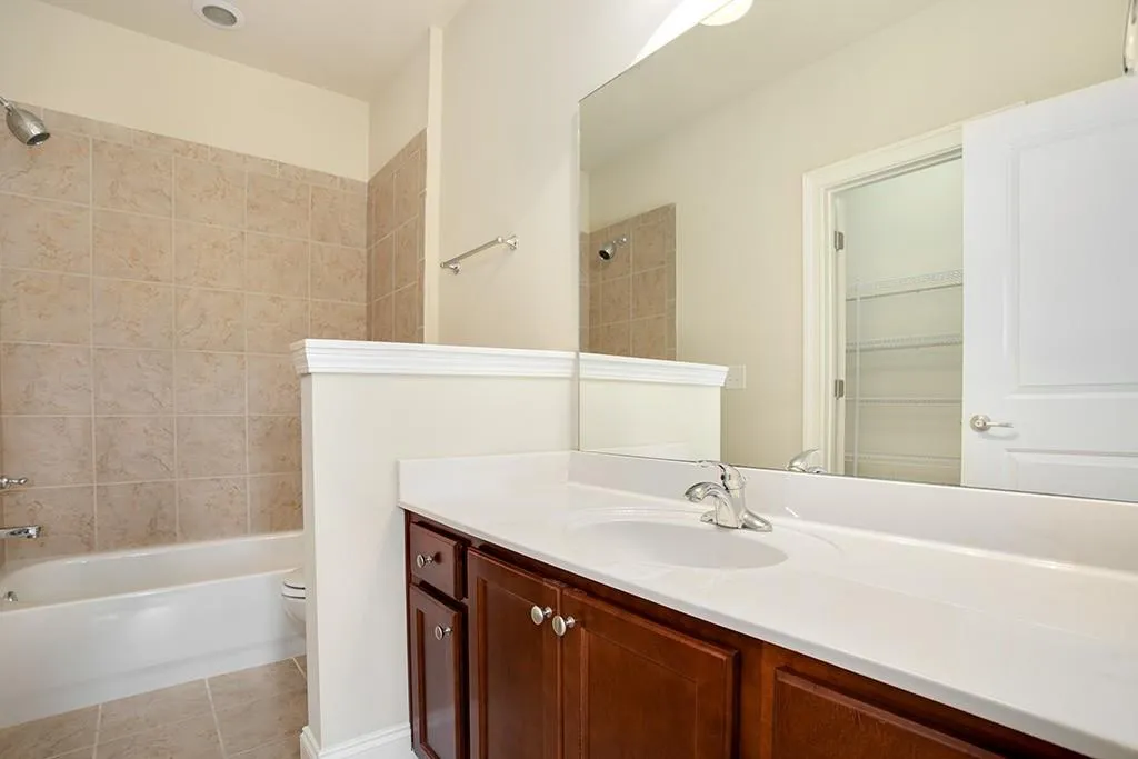 879 Perennial Drive Unit 112, Sandy Springs, Georgia 30328, 2 Bedrooms Bedrooms, ,2 BathroomsBathrooms,Residential,Sold,879 Perennial Drive Unit 112,6045405