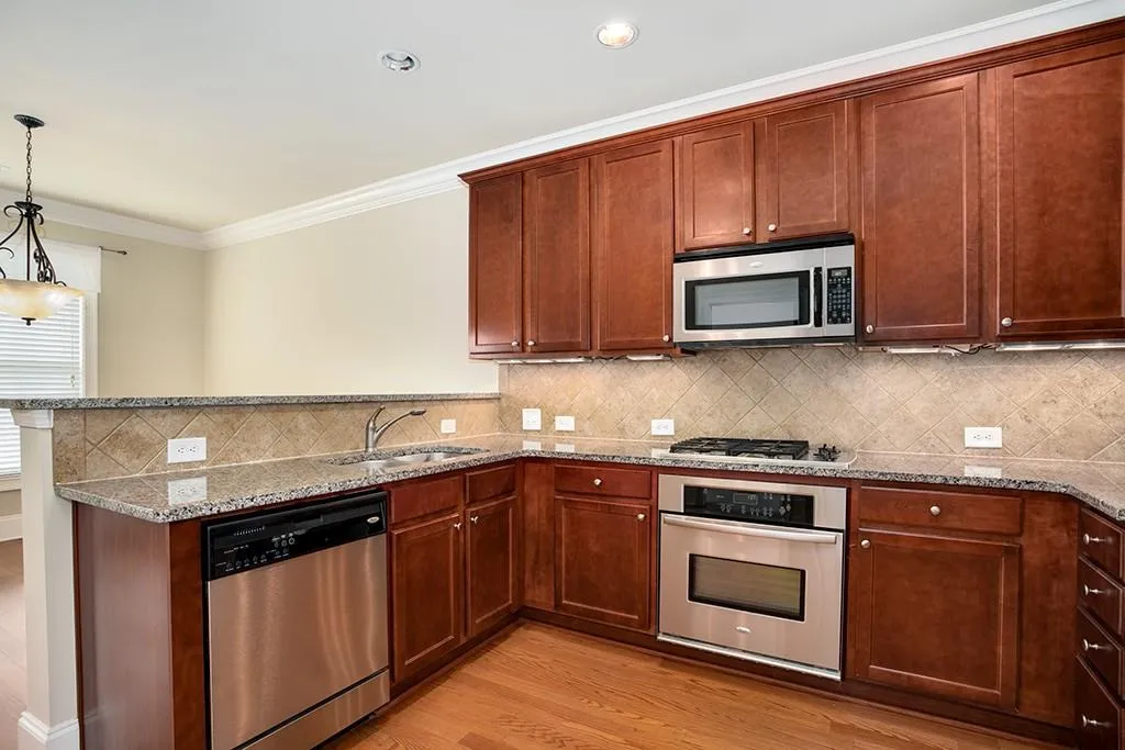 879 Perennial Drive Unit 112, Sandy Springs, Georgia 30328, 2 Bedrooms Bedrooms, ,2 BathroomsBathrooms,Residential,Sold,879 Perennial Drive Unit 112,6045405