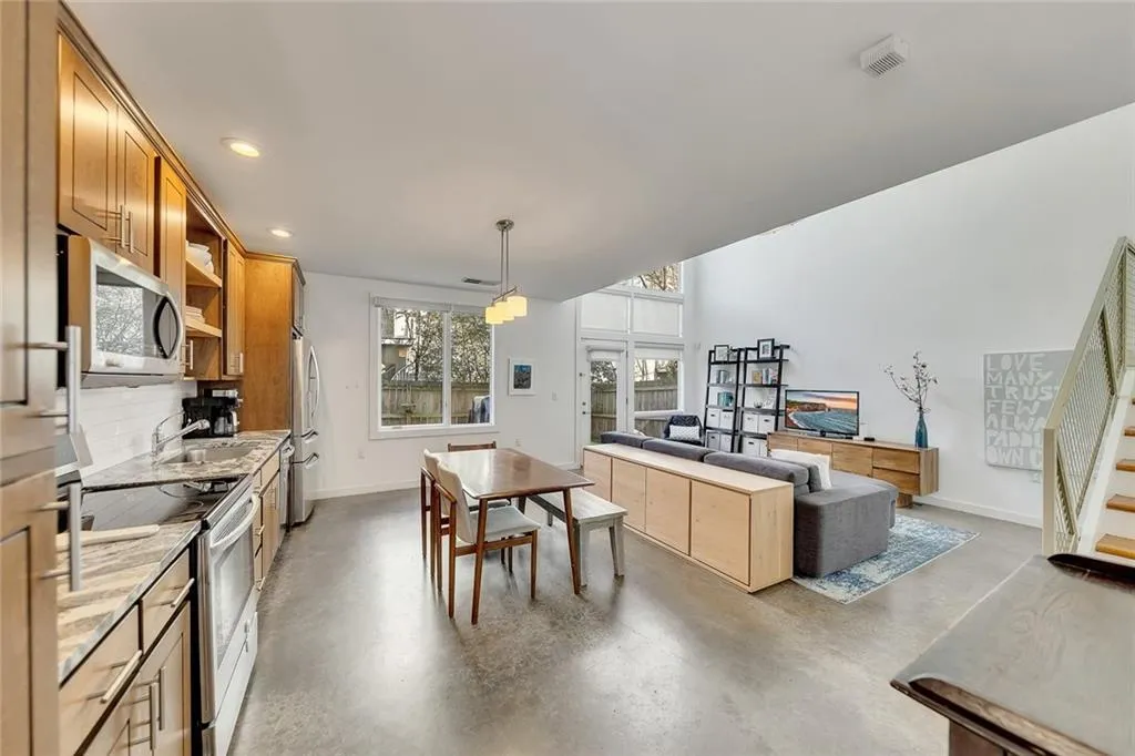1213 Van Allen Mews Nw Unit 47, Atlanta, Georgia 30318, 2 Bedrooms Bedrooms, ,2 BathroomsBathrooms,Residential,Sold,1213 Van Allen Mews Nw Unit 47,7519717