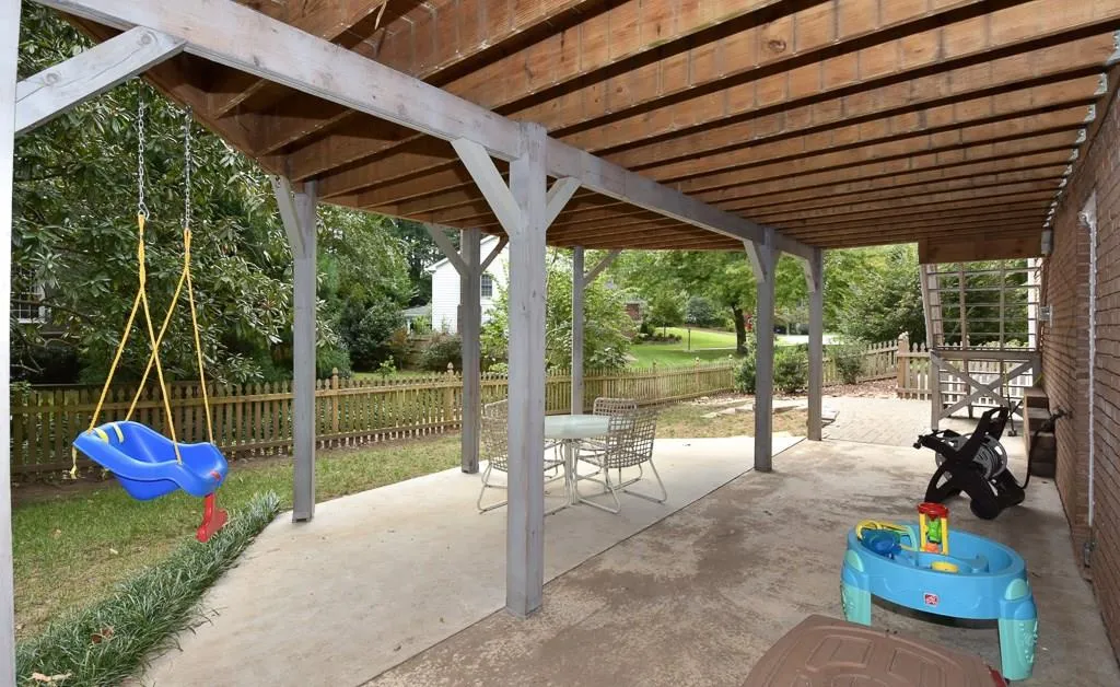 1075 Churchill Downs Road, Sandy Springs, Georgia 30319, 4 Bedrooms Bedrooms, ,3 BathroomsBathrooms,Residential,Sold,1075 Churchill Downs Road,5600525