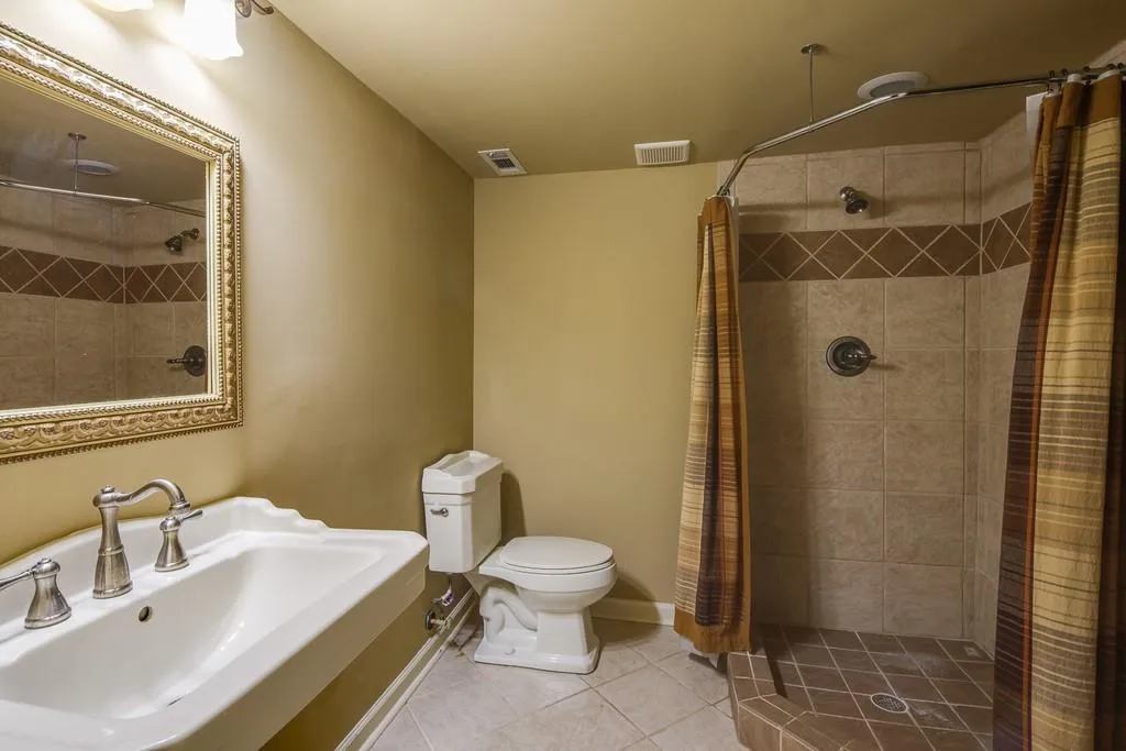 1710 Redbourne Drive, Sandy Springs, Georgia 30350, 4 Bedrooms Bedrooms, ,4 BathroomsBathrooms,Residential,Sold,1710 Redbourne Drive,6816893