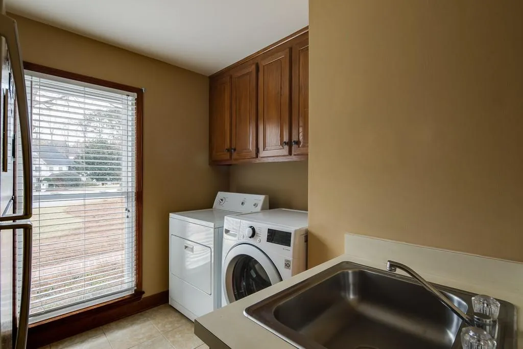 1710 Redbourne Drive, Sandy Springs, Georgia 30350, 4 Bedrooms Bedrooms, ,4 BathroomsBathrooms,Residential,Sold,1710 Redbourne Drive,6816893