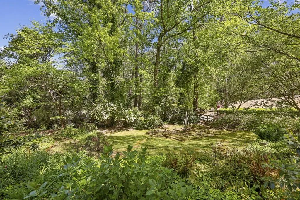 4750 Rebel Trail, Atlanta, Georgia 30327, 3 Bedrooms Bedrooms, ,2 BathroomsBathrooms,Residential,Sold,4750 Rebel Trail,7508297