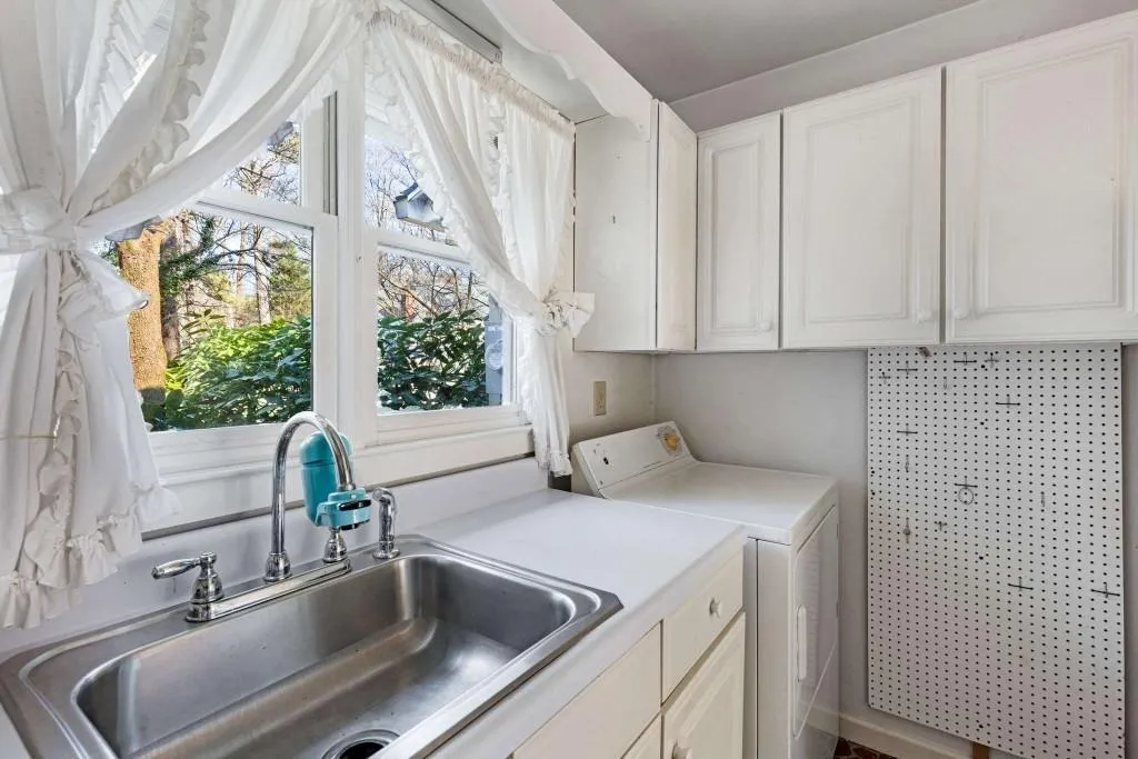 4750 Rebel Trail, Atlanta, Georgia 30327, 3 Bedrooms Bedrooms, ,2 BathroomsBathrooms,Residential,Sold,4750 Rebel Trail,7508297