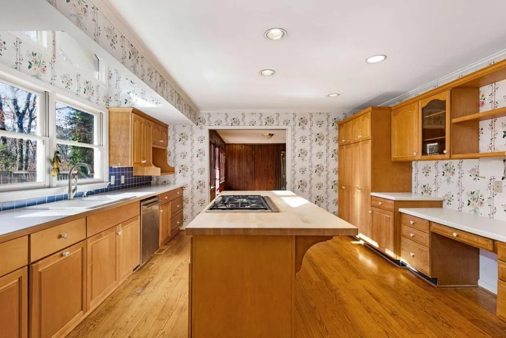 4750 Rebel Trail, Atlanta, Georgia 30327, 3 Bedrooms Bedrooms, ,2 BathroomsBathrooms,Residential,Sold,4750 Rebel Trail,7508297