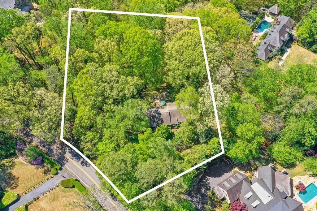 4750 Rebel Trail, Atlanta, Georgia 30327, 3 Bedrooms Bedrooms, ,2 BathroomsBathrooms,Residential,Sold,4750 Rebel Trail,7508297