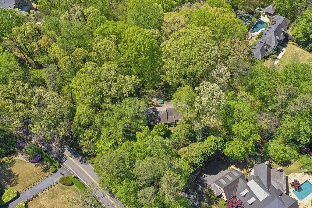 4750 Rebel Trail, Atlanta, Georgia 30327, 3 Bedrooms Bedrooms, ,2 BathroomsBathrooms,Residential,Sold,4750 Rebel Trail,7508297