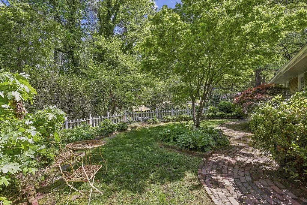 4750 Rebel Trail, Atlanta, Georgia 30327, 3 Bedrooms Bedrooms, ,2 BathroomsBathrooms,Residential,Sold,4750 Rebel Trail,7508297