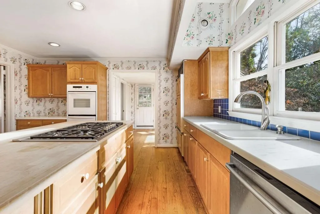 4750 Rebel Trail, Atlanta, Georgia 30327, 3 Bedrooms Bedrooms, ,2 BathroomsBathrooms,Residential,Sold,4750 Rebel Trail,7508297