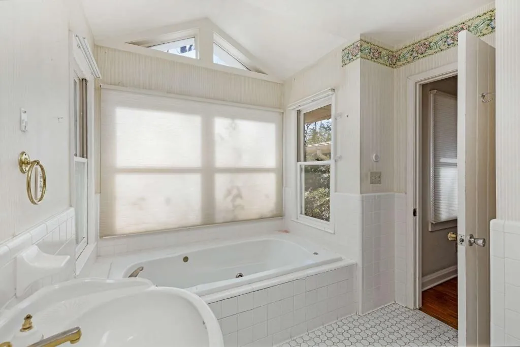 4750 Rebel Trail, Atlanta, Georgia 30327, 3 Bedrooms Bedrooms, ,2 BathroomsBathrooms,Residential,Sold,4750 Rebel Trail,7508297