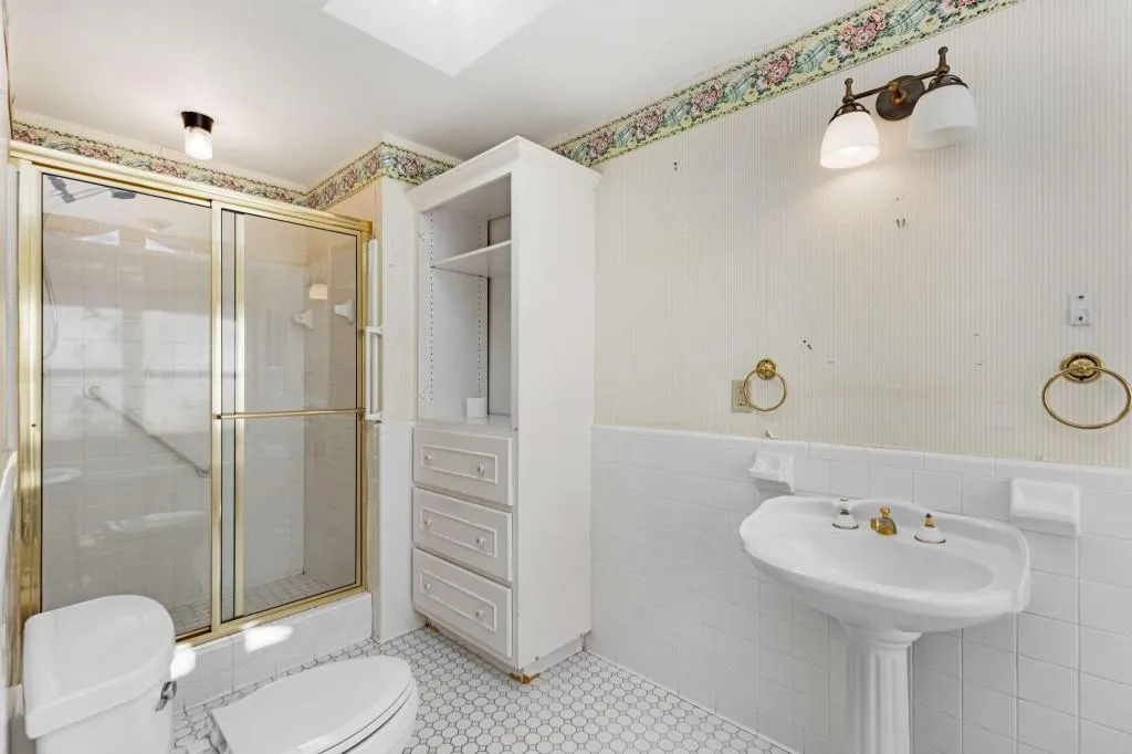 4750 Rebel Trail, Atlanta, Georgia 30327, 3 Bedrooms Bedrooms, ,2 BathroomsBathrooms,Residential,Sold,4750 Rebel Trail,7508297