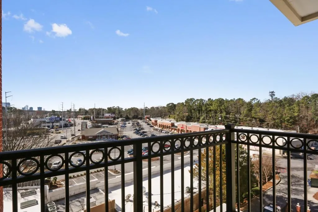 3820 Roswell Road Ne Unit 503, Atlanta, Georgia 30342, 2 Bedrooms Bedrooms, ,2 BathroomsBathrooms,Residential,Sold,3820 Roswell Road Ne Unit 503,5809287
