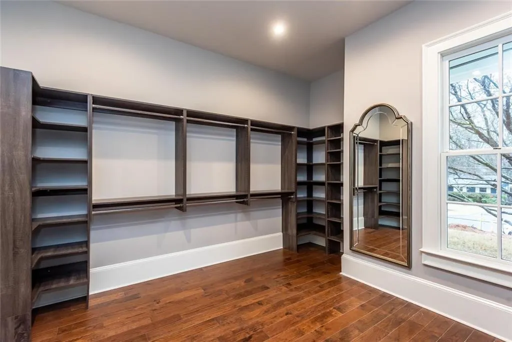 645 W Powderhorn Road, Atlanta, Georgia 30342, 7 Bedrooms Bedrooms, ,7 BathroomsBathrooms,Residential,Sold,645 W Powderhorn Road,6839873