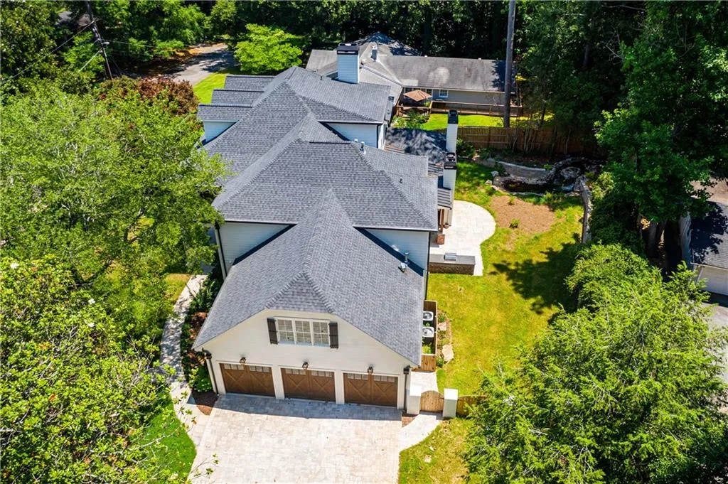 645 W Powderhorn Road, Atlanta, Georgia 30342, 7 Bedrooms Bedrooms, ,7 BathroomsBathrooms,Residential,Sold,645 W Powderhorn Road,6839873