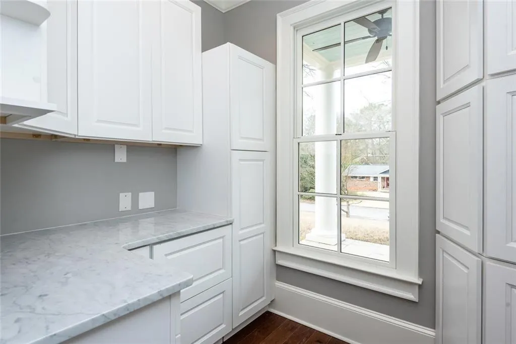 645 W Powderhorn Road, Atlanta, Georgia 30342, 7 Bedrooms Bedrooms, ,7 BathroomsBathrooms,Residential,Sold,645 W Powderhorn Road,6839873