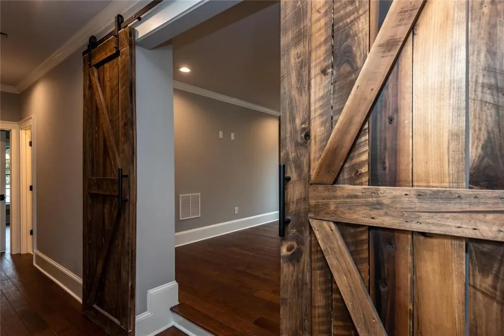 645 W Powderhorn Road, Atlanta, Georgia 30342, 7 Bedrooms Bedrooms, ,7 BathroomsBathrooms,Residential,Sold,645 W Powderhorn Road,6839873