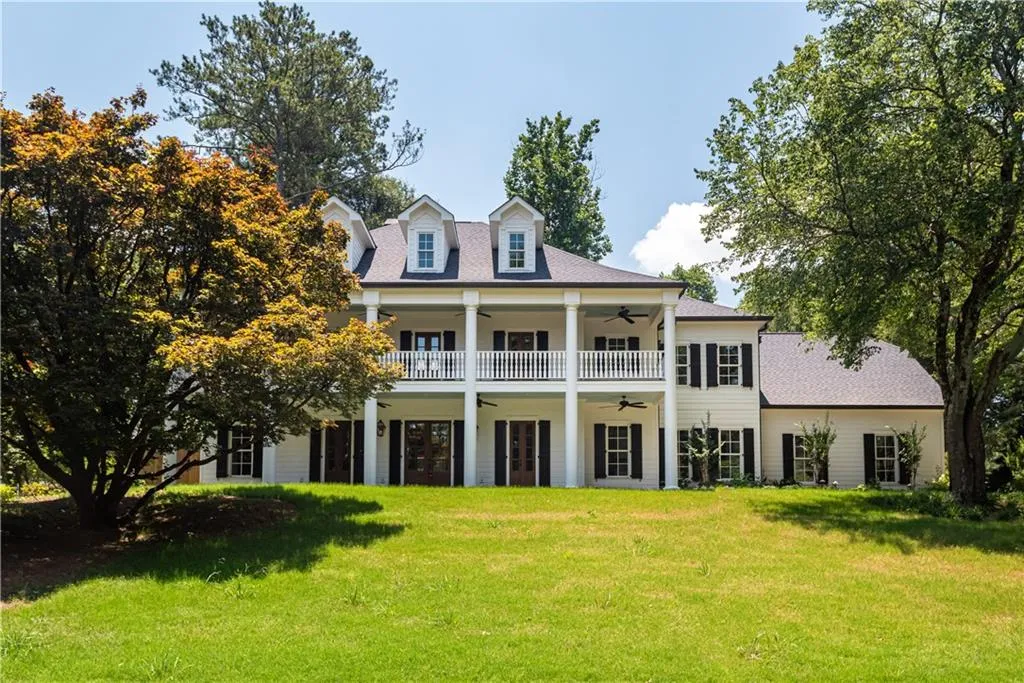 645 W Powderhorn Road, Atlanta, Georgia 30342, 7 Bedrooms Bedrooms, ,7 BathroomsBathrooms,Residential,Sold,645 W Powderhorn Road,6839873