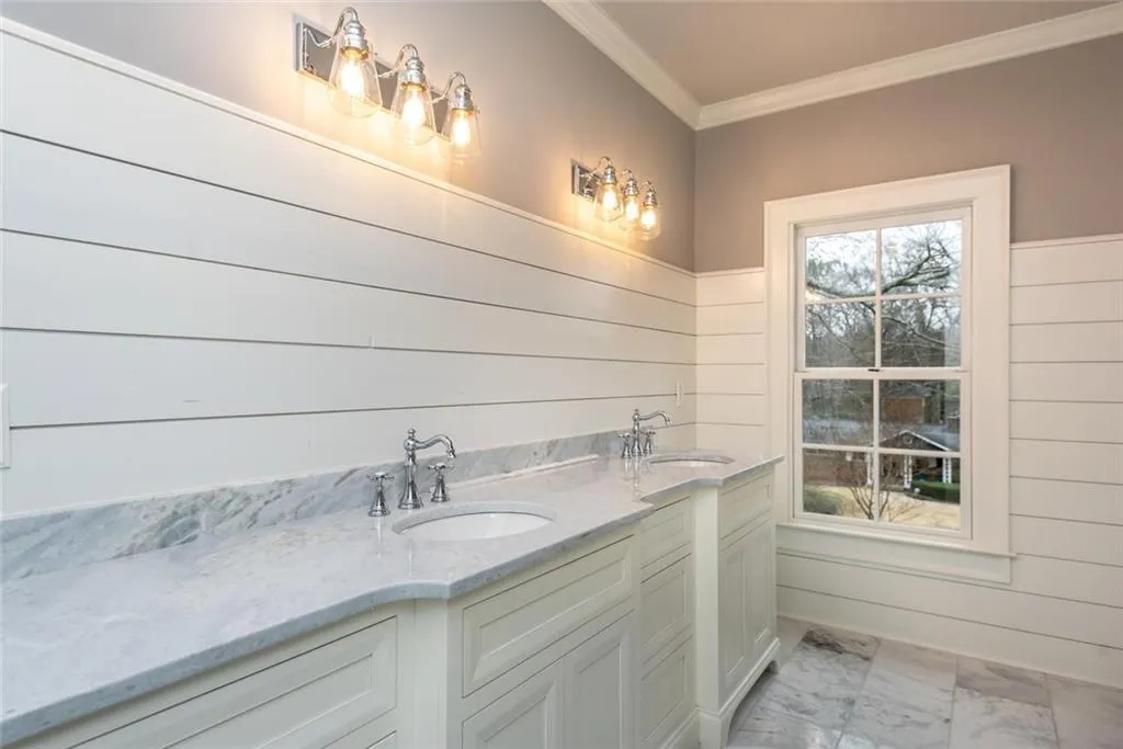 645 W Powderhorn Road, Atlanta, Georgia 30342, 7 Bedrooms Bedrooms, ,7 BathroomsBathrooms,Residential,Sold,645 W Powderhorn Road,6839873