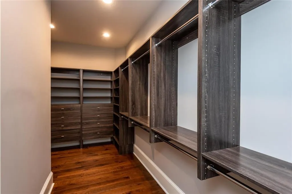 645 W Powderhorn Road, Atlanta, Georgia 30342, 7 Bedrooms Bedrooms, ,7 BathroomsBathrooms,Residential,Sold,645 W Powderhorn Road,6839873