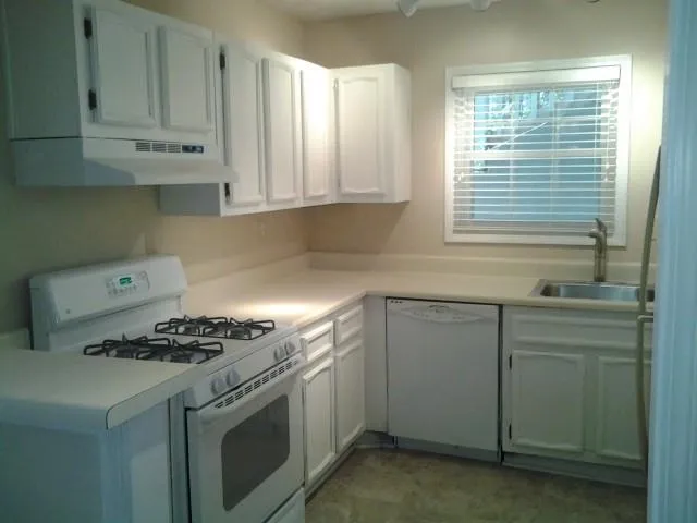 206 Natchez Trace, Atlanta, Georgia 30350, 2 Bedrooms Bedrooms, ,1 BathroomBathrooms,Residential,Sold,206 Natchez Trace,5617975