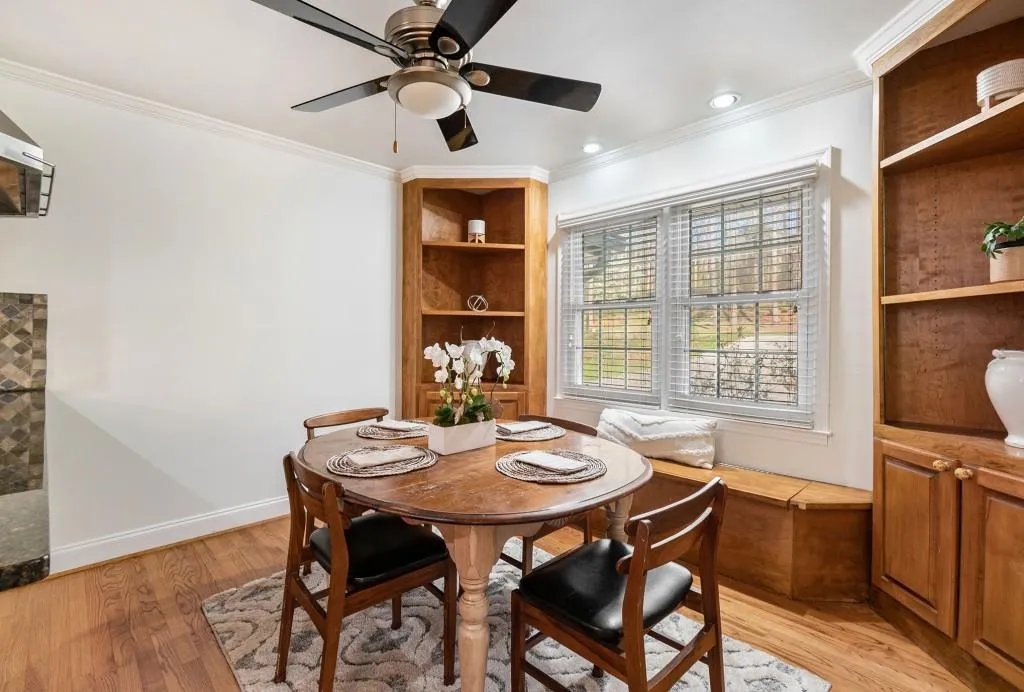 685 Spalding Drive, Sandy Springs, Georgia 30328, 5 Bedrooms Bedrooms, ,4 BathroomsBathrooms,Residential,Sold,685 Spalding Drive,7189409