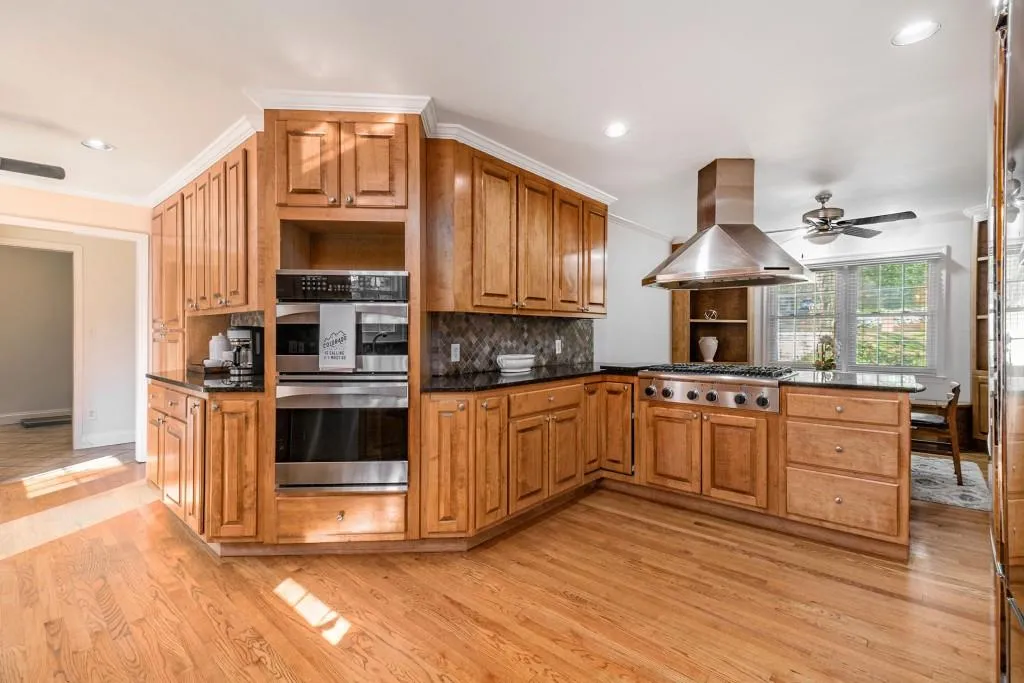 685 Spalding Drive, Sandy Springs, Georgia 30328, 5 Bedrooms Bedrooms, ,4 BathroomsBathrooms,Residential,Sold,685 Spalding Drive,7189409