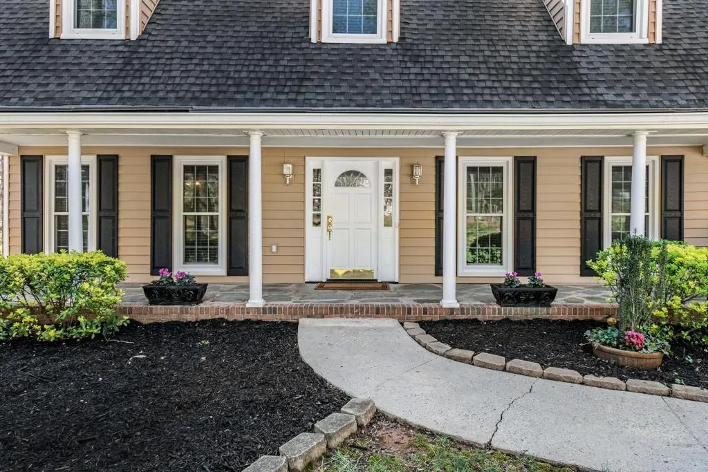 685 Spalding Drive, Sandy Springs, Georgia 30328, 5 Bedrooms Bedrooms, ,4 BathroomsBathrooms,Residential,Sold,685 Spalding Drive,7189409