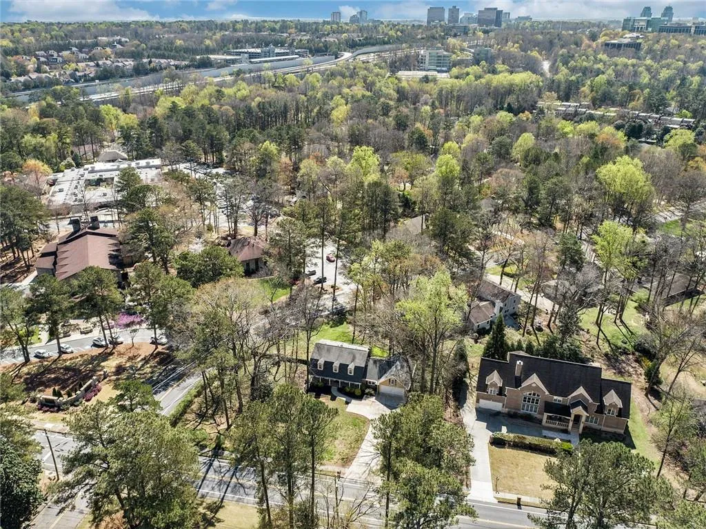 685 Spalding Drive, Sandy Springs, Georgia 30328, 5 Bedrooms Bedrooms, ,4 BathroomsBathrooms,Residential,Sold,685 Spalding Drive,7189409