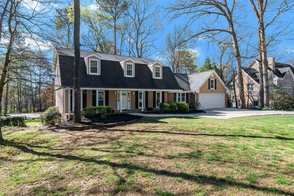 685 Spalding Drive, Sandy Springs, Georgia 30328, 5 Bedrooms Bedrooms, ,4 BathroomsBathrooms,Residential,Sold,685 Spalding Drive,7189409