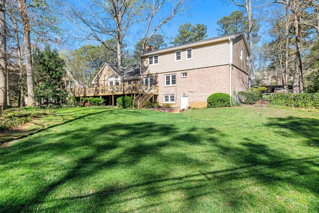 685 Spalding Drive, Sandy Springs, Georgia 30328, 5 Bedrooms Bedrooms, ,4 BathroomsBathrooms,Residential,Sold,685 Spalding Drive,7189409