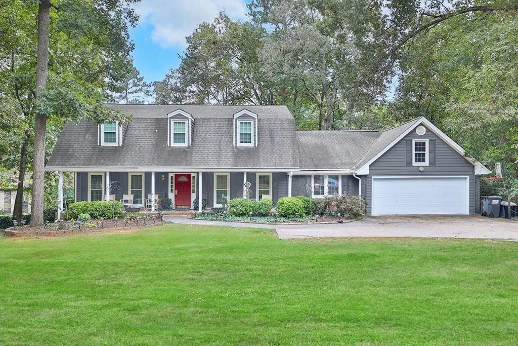 685 Spalding Drive, Sandy Springs, Georgia 30328, 5 Bedrooms Bedrooms, ,4 BathroomsBathrooms,Residential,Sold,685 Spalding Drive,7189409