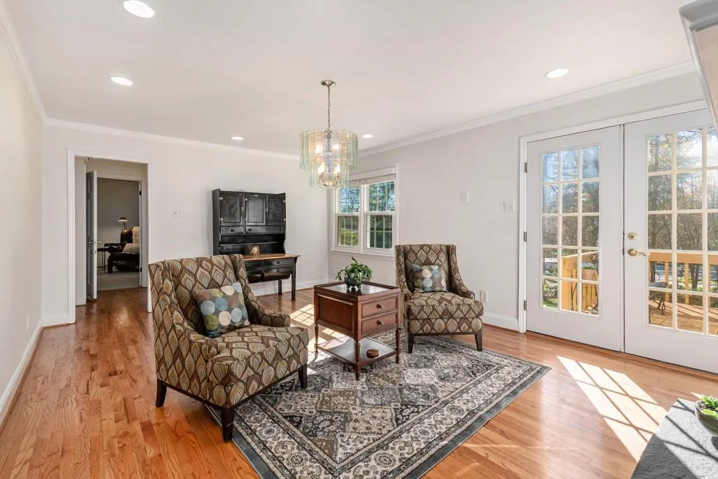 685 Spalding Drive, Sandy Springs, Georgia 30328, 5 Bedrooms Bedrooms, ,4 BathroomsBathrooms,Residential,Sold,685 Spalding Drive,7189409