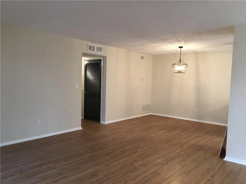 205 Woodcliff Drive, Sandy Springs, Georgia 30350, 2 Bedrooms Bedrooms, ,2 BathroomsBathrooms,Residential,Sold,205 Woodcliff Drive,6819898