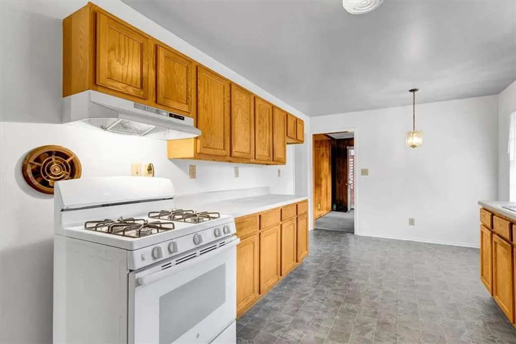 3272 Kingston Road Nw, Atlanta, Georgia 30318, 3 Bedrooms Bedrooms, 0 ,1 BathroomBathrooms,Residential,Sold,3272 Kingston Road Nw,7734101