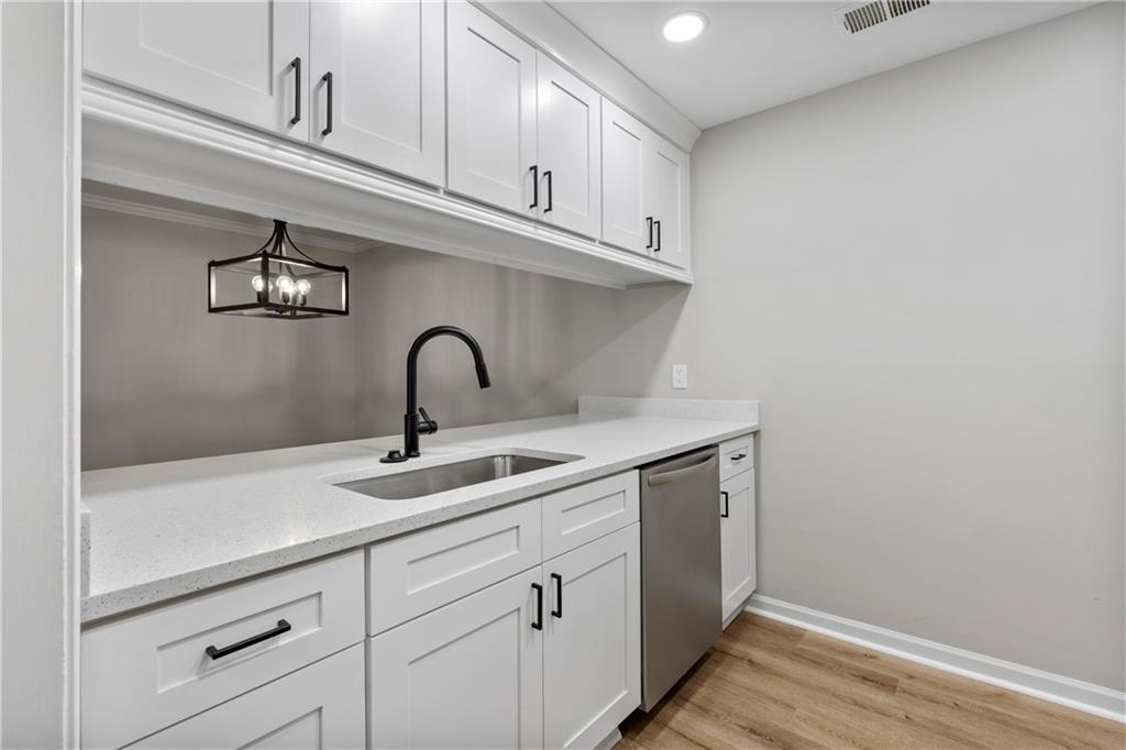 304 Barrington Hills Drive, Sandy Springs, Georgia 30350, 2 Bedrooms Bedrooms, ,2 BathroomsBathrooms,Residential,Sold,304 Barrington Hills Drive,7297991