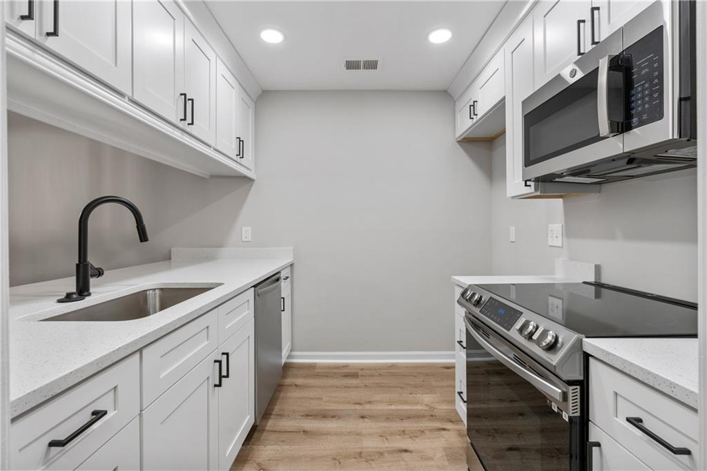 304 Barrington Hills Drive, Sandy Springs, Georgia 30350, 2 Bedrooms Bedrooms, ,2 BathroomsBathrooms,Residential,Sold,304 Barrington Hills Drive,7297991