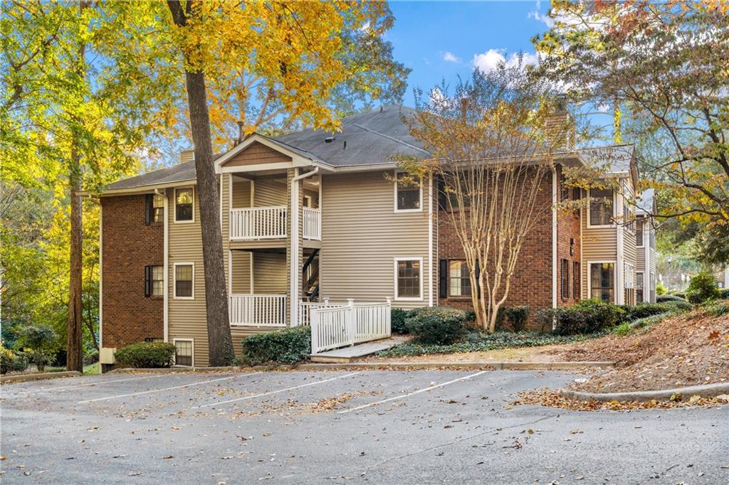 304 Barrington Hills Drive, Sandy Springs, Georgia 30350, 2 Bedrooms Bedrooms, ,2 BathroomsBathrooms,Residential,Sold,304 Barrington Hills Drive,7297991