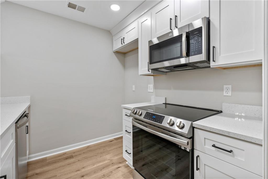 304 Barrington Hills Drive, Sandy Springs, Georgia 30350, 2 Bedrooms Bedrooms, ,2 BathroomsBathrooms,Residential,Sold,304 Barrington Hills Drive,7297991